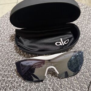 ALO - SOLD OUT ONLINE Stunner Sunglasses Gunmetal/White